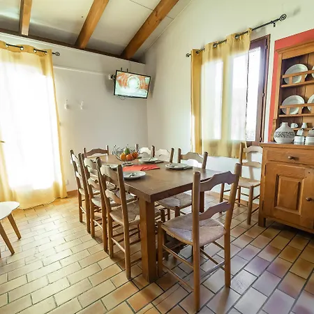 6/8 Personnes - Village De *