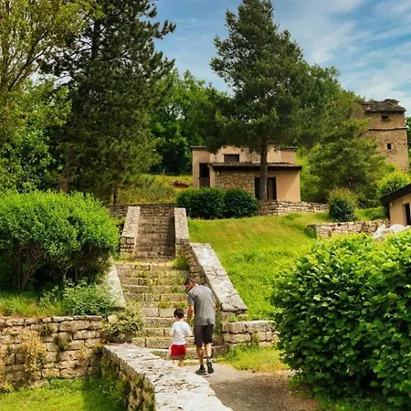 6/8 Personnes - Village De *
