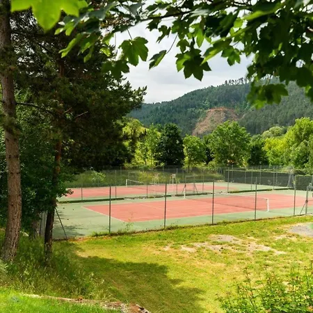 6/8 Personnes - Village De *